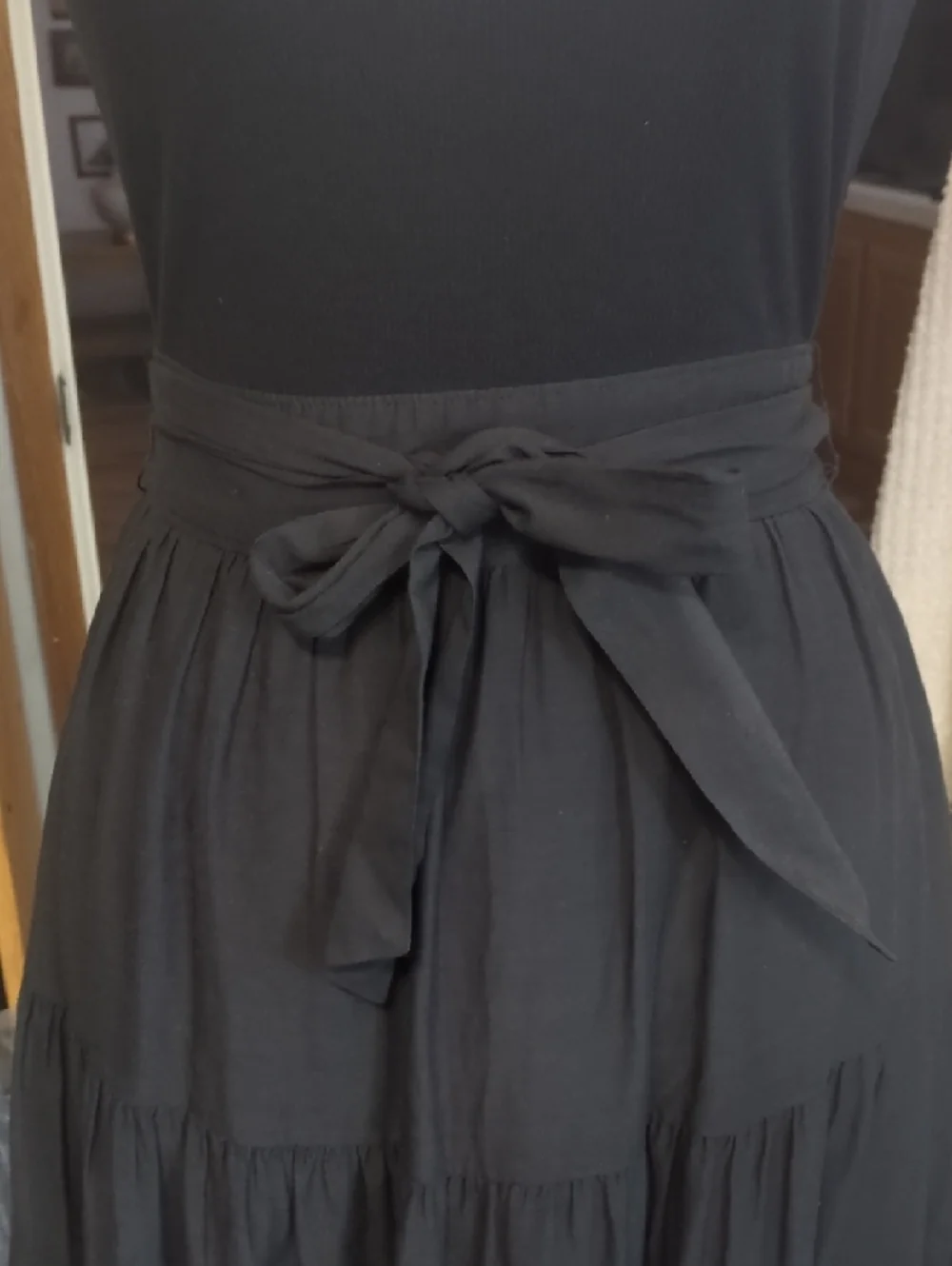 PAIGE Black Tiered Midi Skirt Sleeveless  Scoop neckline Tie waist belt Tie - Picture 6 of 15